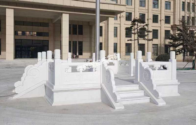 湖南娄底某政府升旗台汉白玉围栏