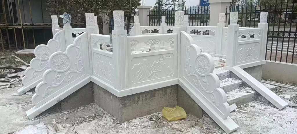升旗台雕刻爱我中华
